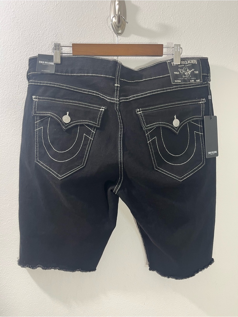 700482 True Religion Ricky Flap Fray Hem Relaxed Shorts Black Sz 36 NWT $119 - Picture 2 of 9